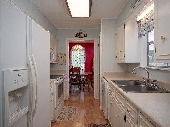 5th image of 33 Woodard Dr