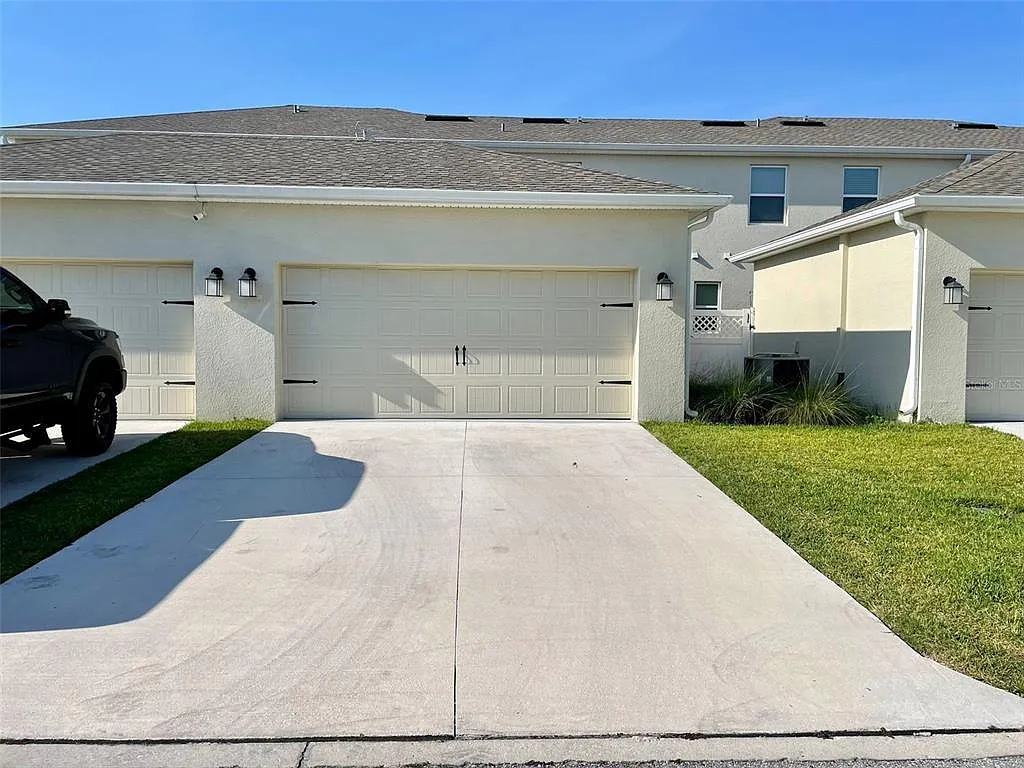 4 bed, 3.0 bath, 1991 sqft, $2,700 — Photo 3