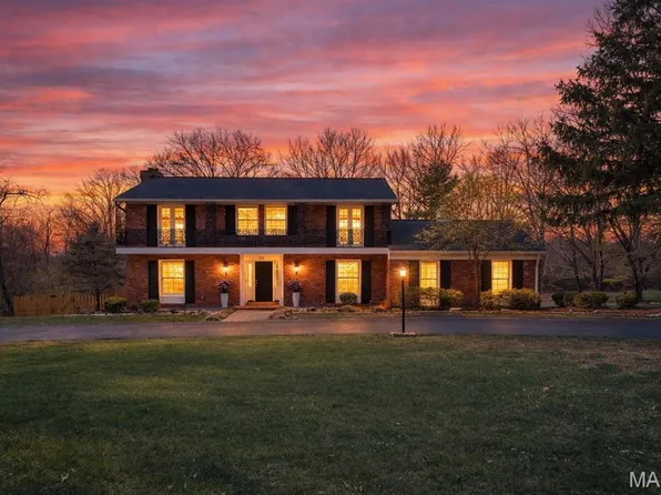 29 Summerhill Ln, Chesterfield, MO 63017