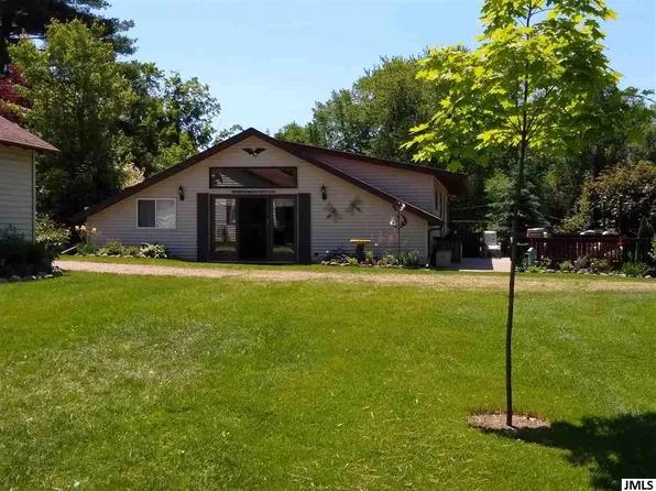 10754 Dwight St, Rodney, MI 49342