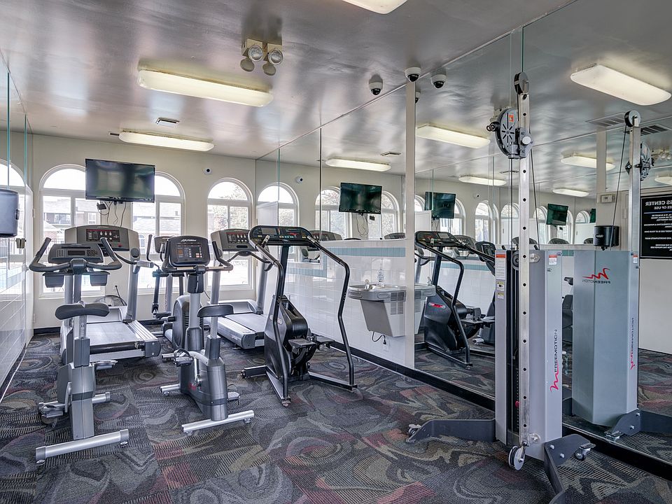 East Meadow Apartment Homes 4023 Majestic Ln Fairfax VA Zillow