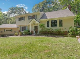 23 Whistler Hill Lane, Elwood, NY 11743