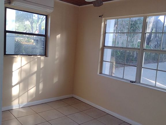 3rd image of 1928 Sunset Ln