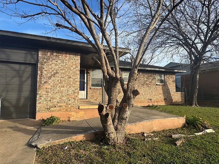 3310 SW Salinas Dr — Photo 1