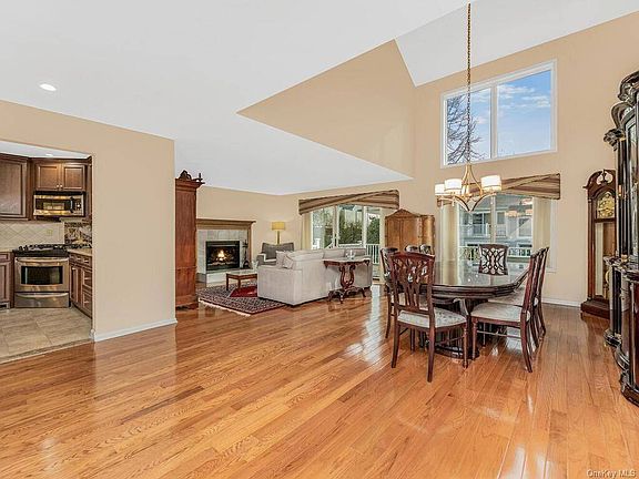 5th image of 139 Winchester Dr