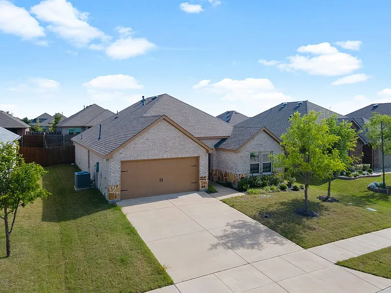 917 Dewy Glen Ln — Photo 2