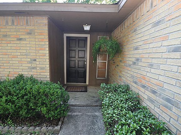2nd image of 301 Indian Meadow Dr