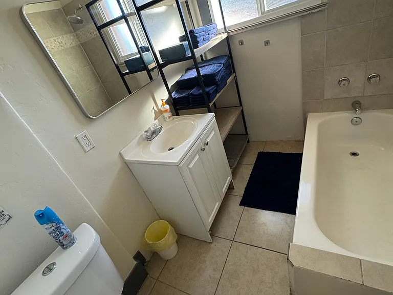 916 E 6th St #916 — Photo 18
