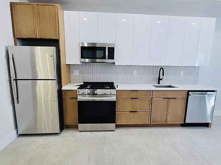 40 Lembeck Ave #105D — Photo 2