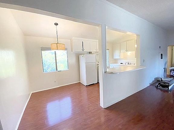 2nd image of 1154 N Poinsettia Pl #11