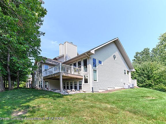 2nd image of 1140 W Maide Marians Ct