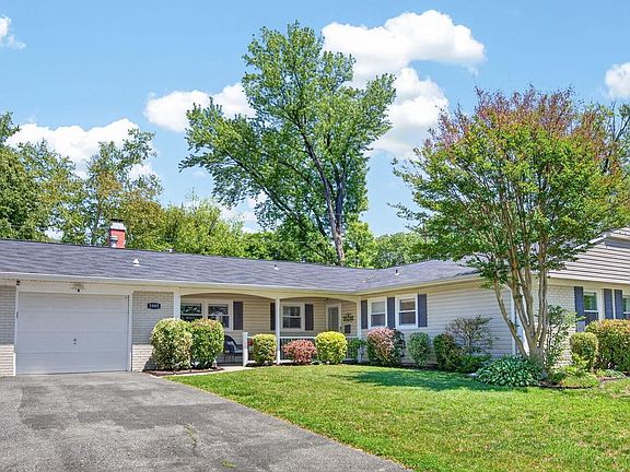 2nd image of 3905 Carvel Ln