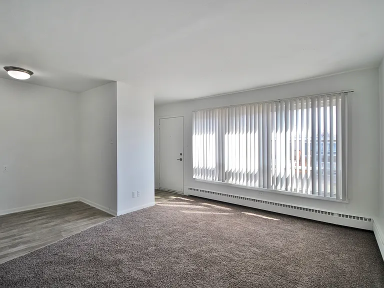 Silverstone Apartments — Photo 7