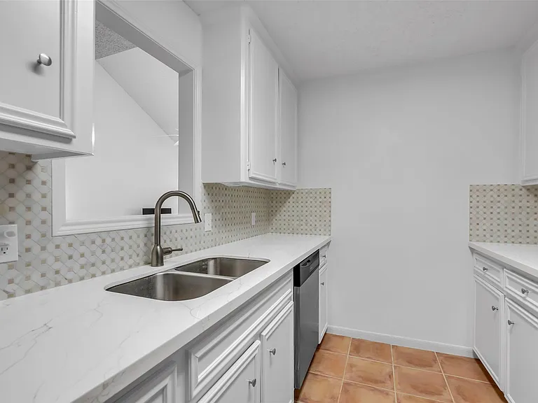 13740 Hollowgreen Dr #605 — Photo 13