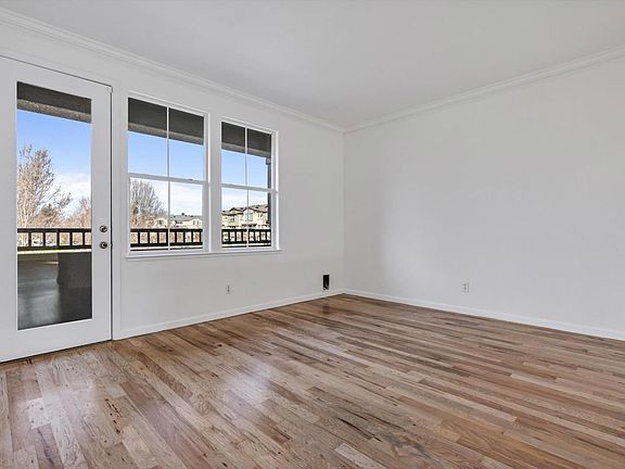 3rd image of 2852 Pearblossom Drive
