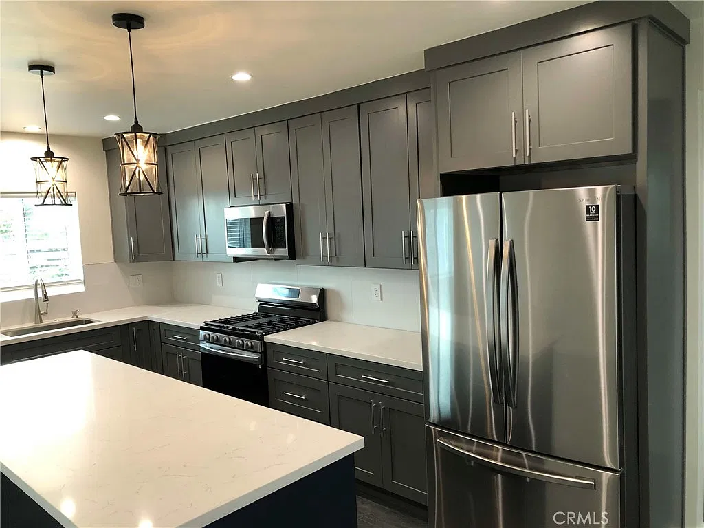 1 bed, 930 sqft, $2,500 — Photo 4