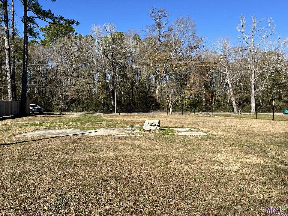 2nd image of 322 Tate Rd