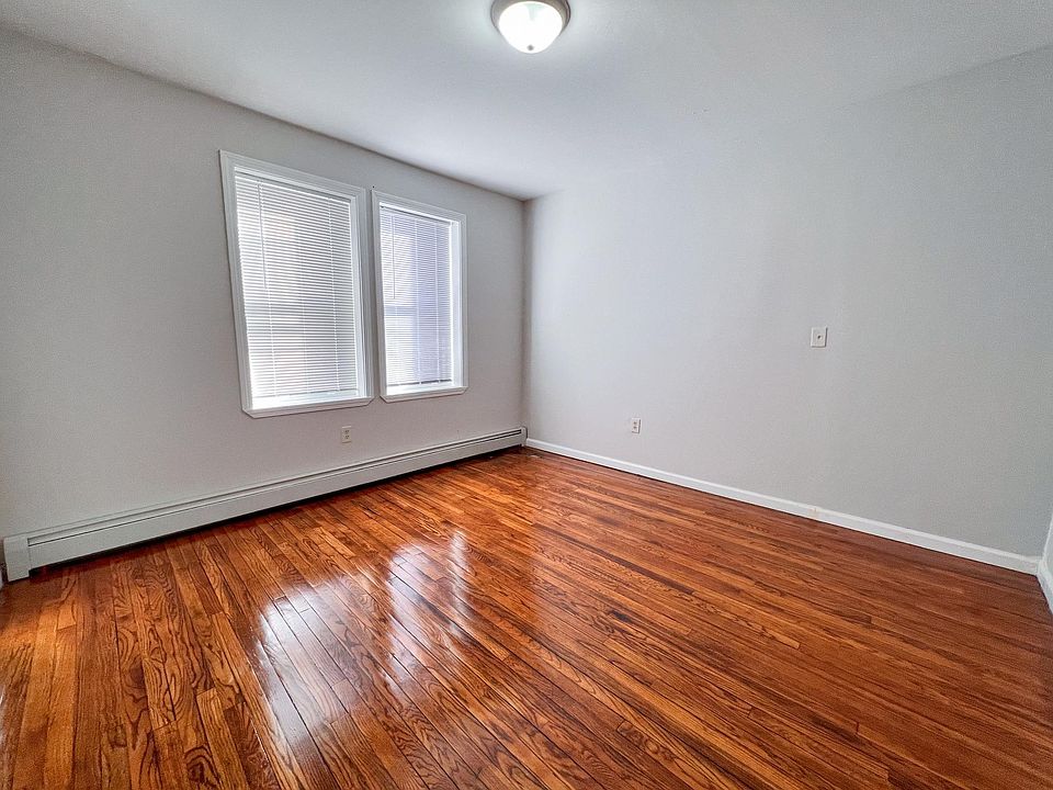 455 Edgewood St Hartford CT | Zillow