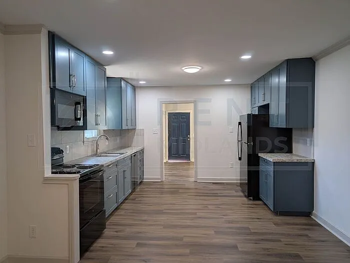 2307 Vine St — Photo 11