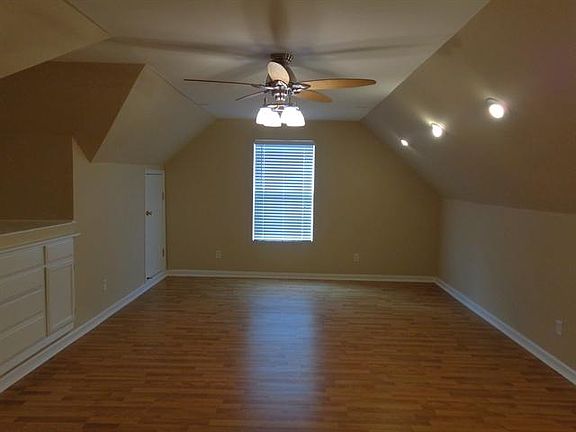 4th image of 9245 Loganberry Ln