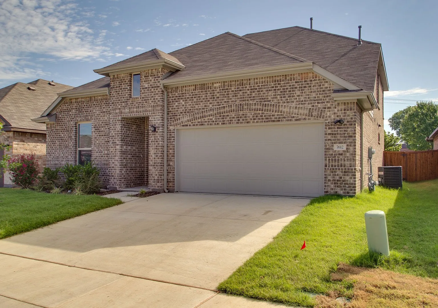 Home Near Park,Playground, And Walking Trails — Photo 2