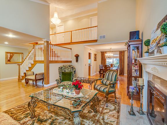 3rd image of 1501 Wimbledon Ct