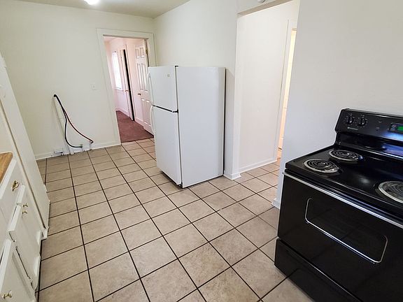 3rd image of 709 S Maryland St #1