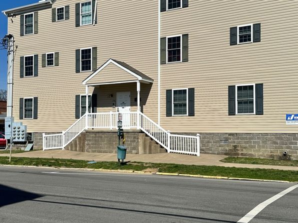 Beautiful Apartment Near Campus | 456 2nd St, California, PA