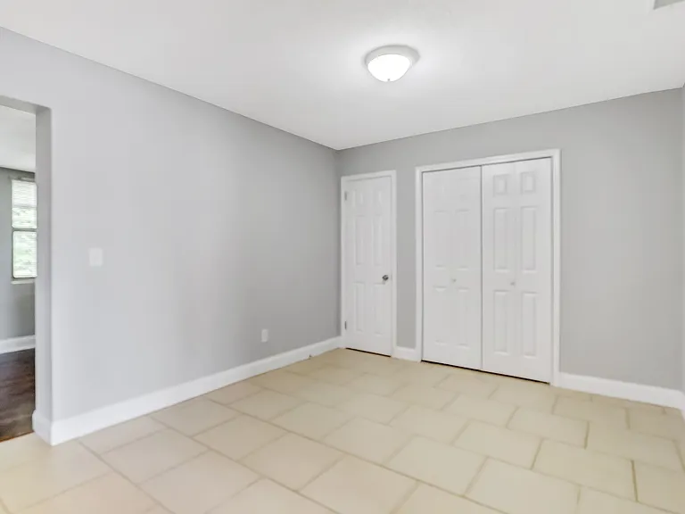 5761 Lake Lucina Dr S — Photo 16
