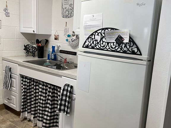 4th image of 106 NE Main St APT 201