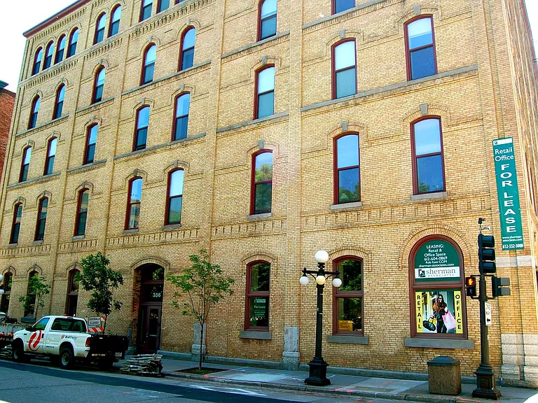Straus Lofts — Photo 9