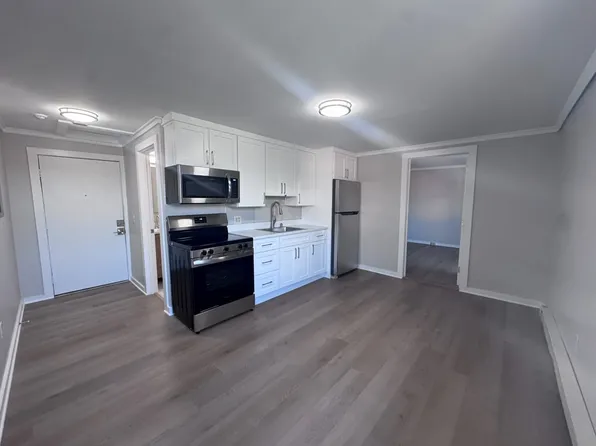 27 Church St #4, Lenox, MA 01240