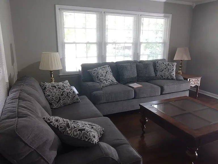 1809 Pinedale Dr — Photo 2