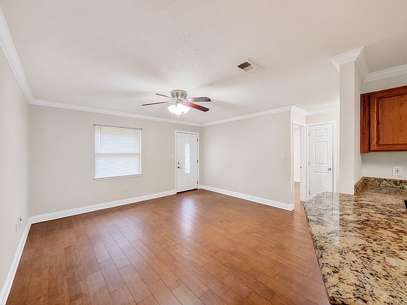 3rd image of 806 Fairview Dr APT B