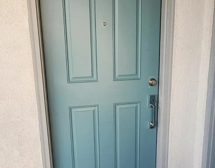 705 Carnation Ln — Photo 2