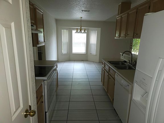 5th image of 4304 Wade Dr
