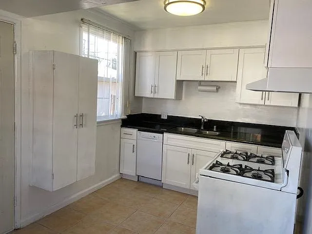 1 bed, 900 sqft, $1,950 — Photo 3