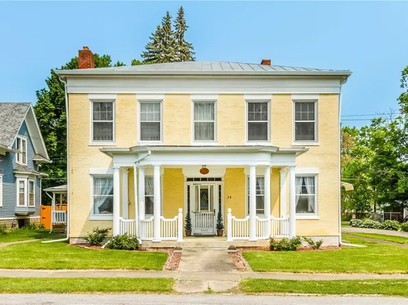 24 Murray St, Mount Morris, NY 14510