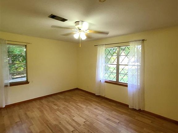 3rd image of 2536 Crescent Dr