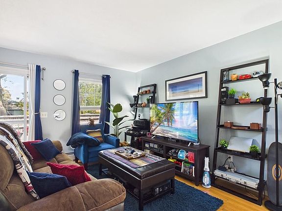 5th image of 565 Quaker Ln APT 134