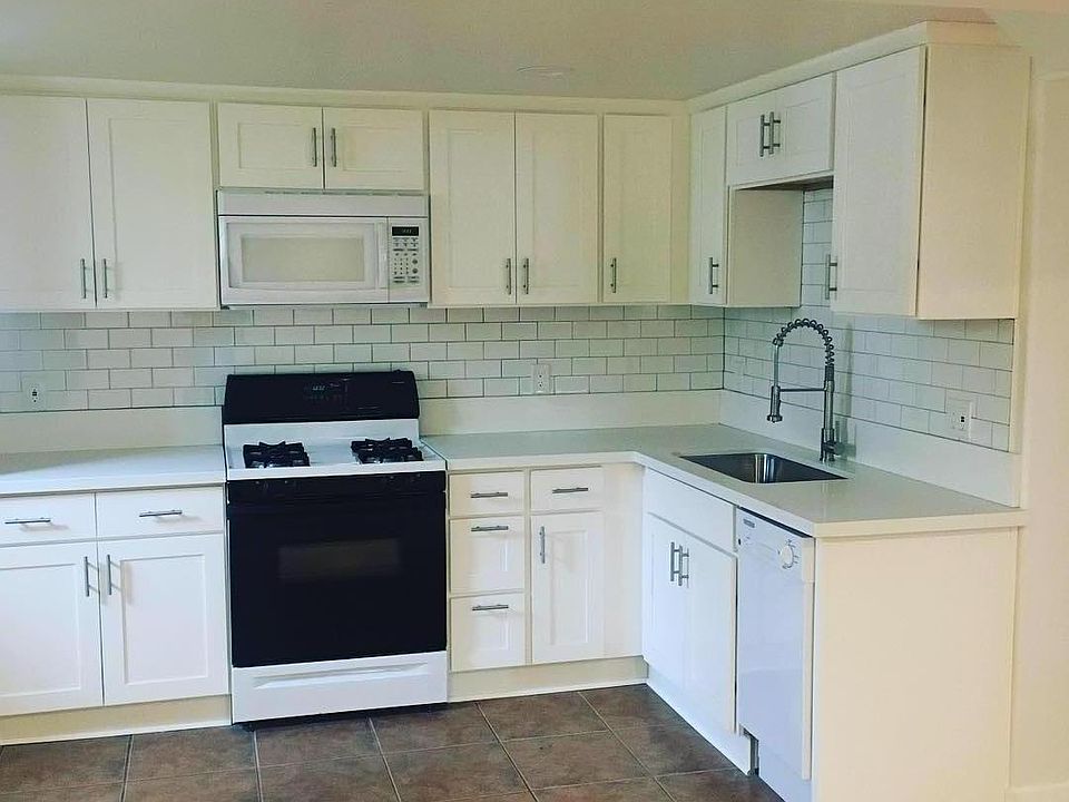 Marble counters and dishwasher!