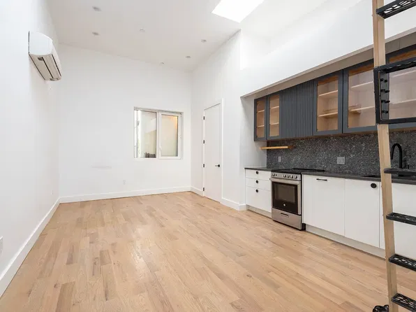 228 N 7th St Unit 109, Brooklyn, NY 11211