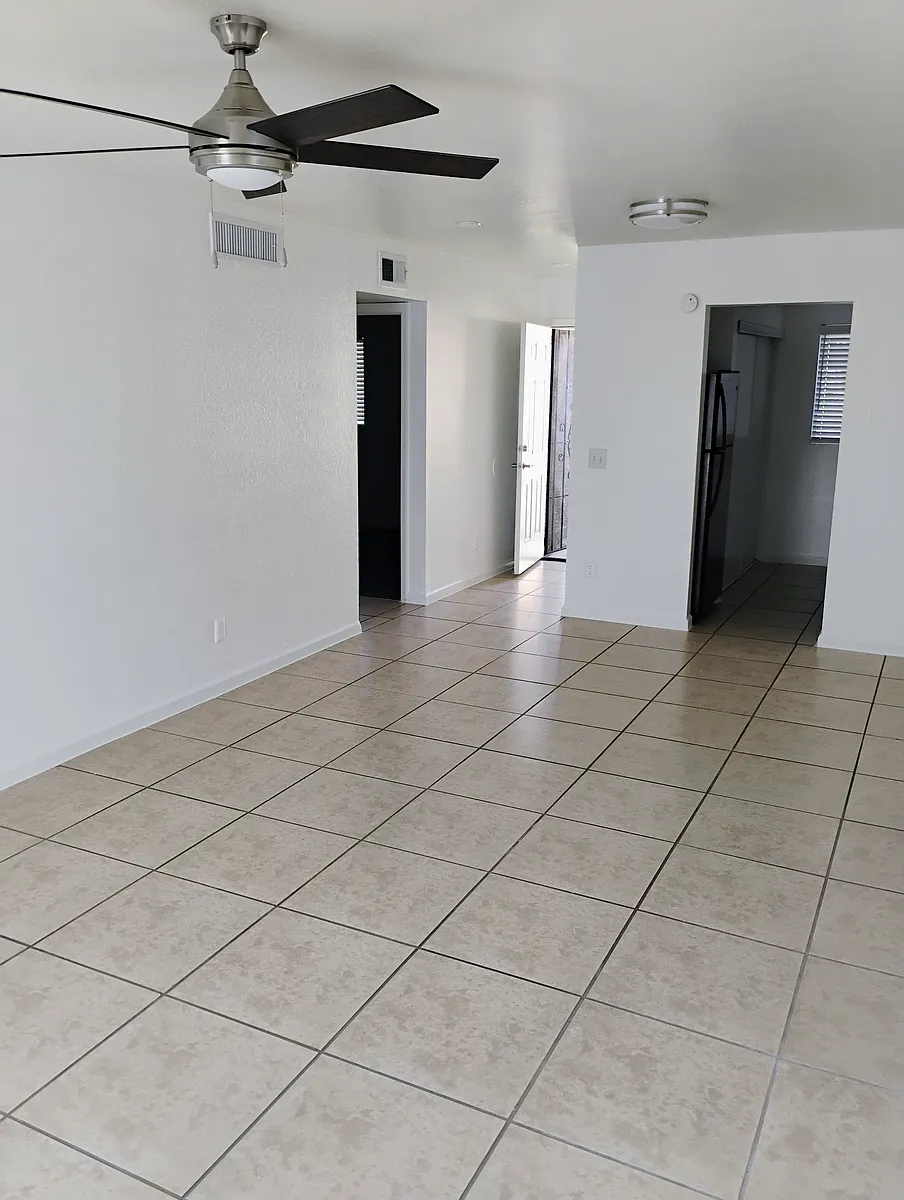 Building Photo - 924 W Cinnabar Ave #4