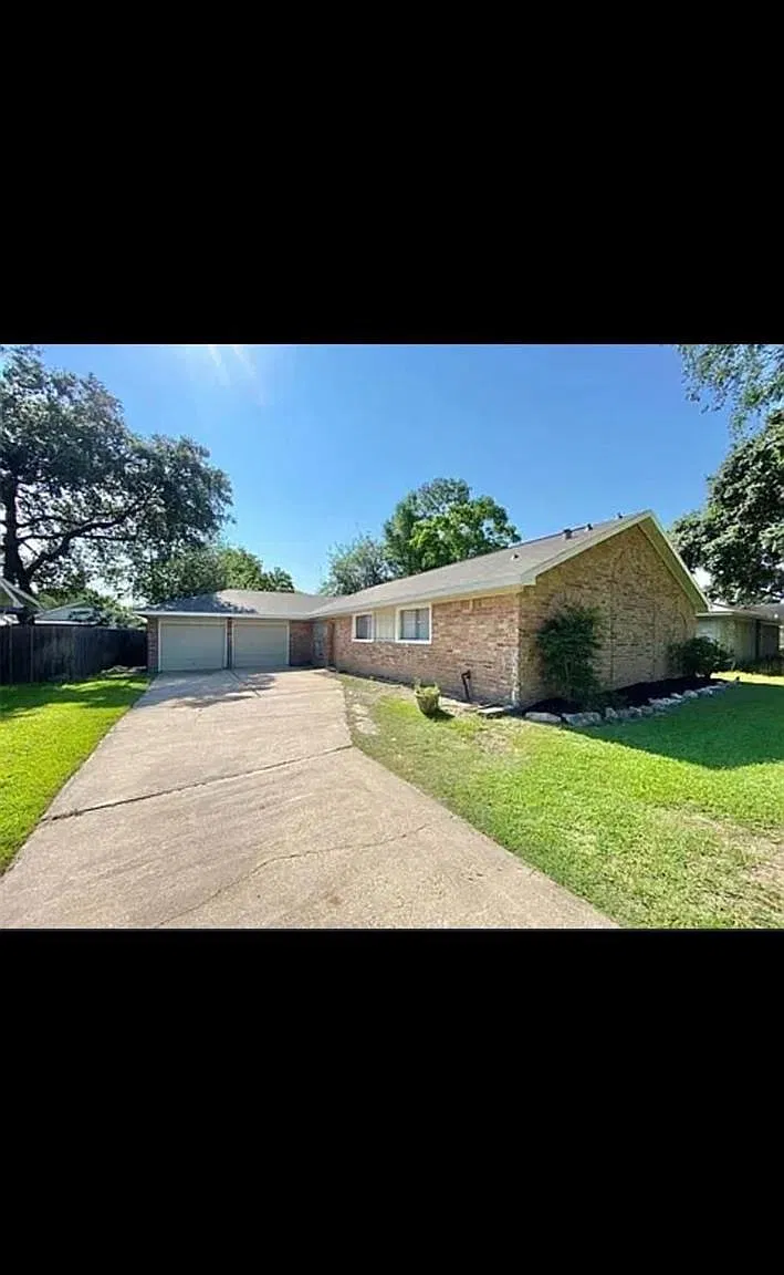 4 bed, 2.0 bath, 2317 sqft, $2,250 — Photo 1