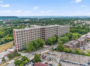 Parkview Terrace, Hamilton, ON L8K 5N2