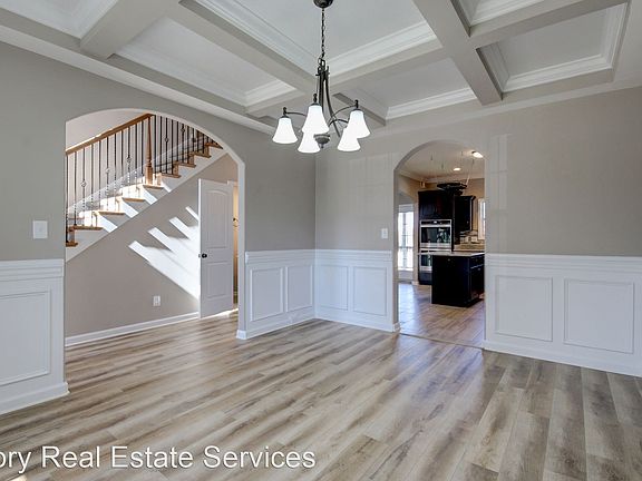 4th image of 870 Terraceside Cir