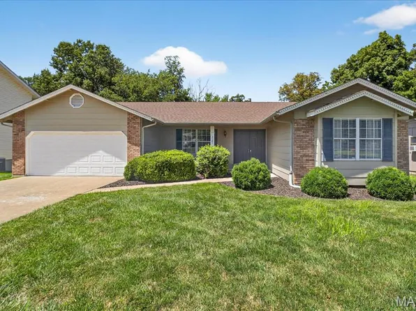 4181 Elkhart Lake Rd, Saint Charles, MO 63304