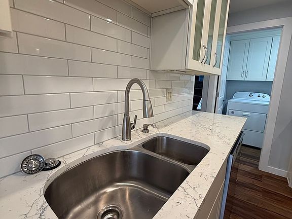 5th image of 19117 Ballinger Way NE APT 202