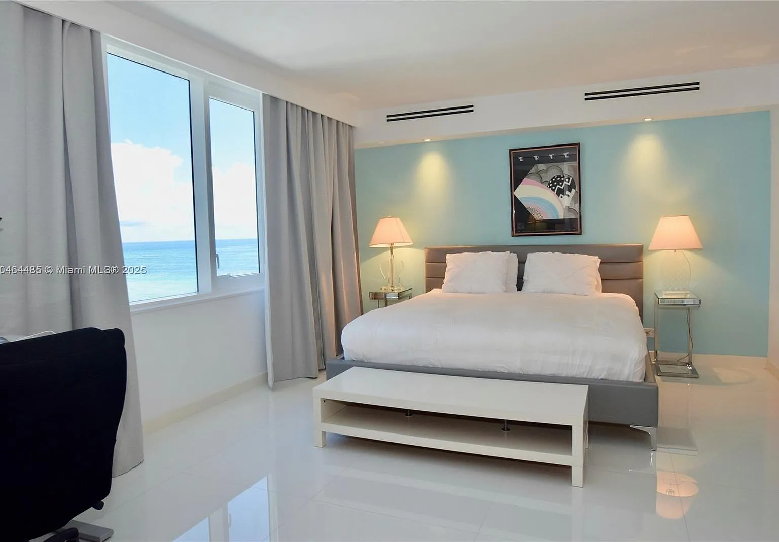 Roney Palace Condo — Photo 2