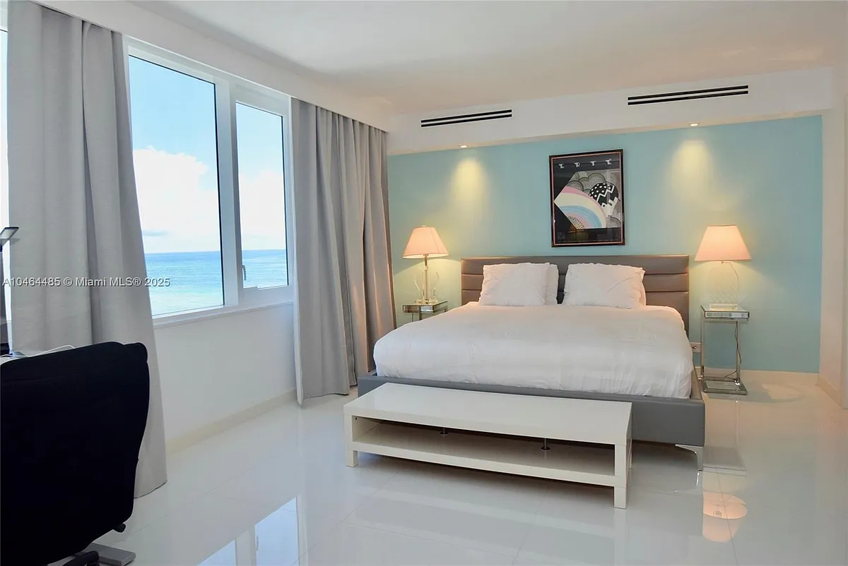 Building Photo - 2301 Collins Ave #815/814